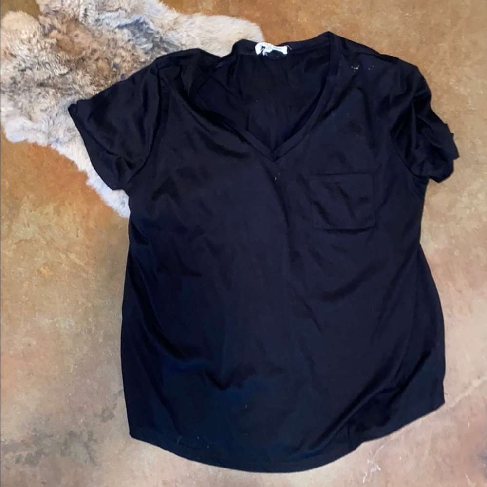 Black pocket tee